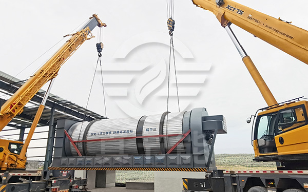 果渣烘干機吊裝現(xiàn)場 果渣烘干機吊裝現(xiàn)場