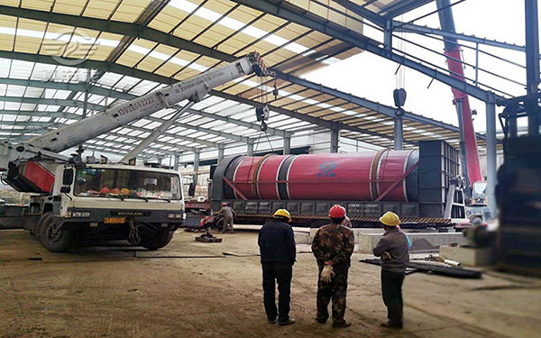 棕櫚粕烘干機吊裝現(xiàn)場 棕櫚粕烘干機吊裝現(xiàn)場